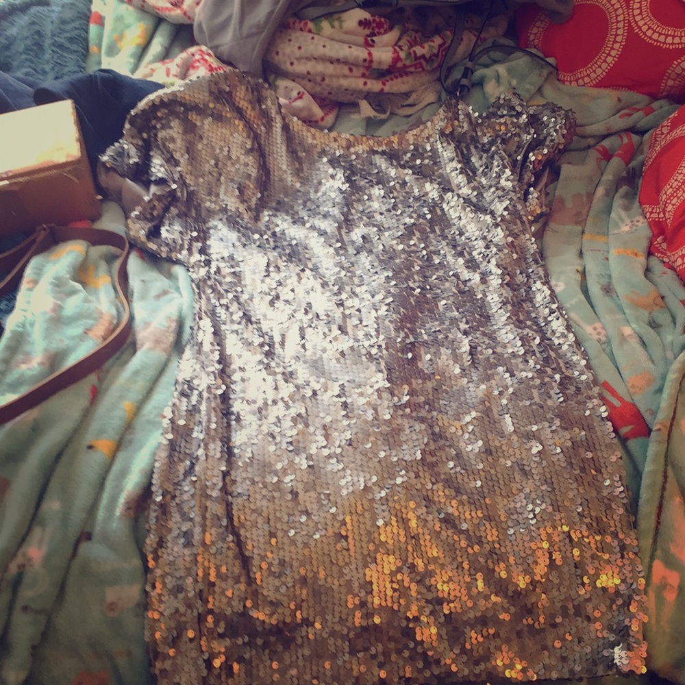 Silver sequins dress !